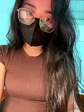 Snapshot of Lynn-122 chatting on November 13, 2025, 12:25 am Lynn-122 online show from November 13, 2025, 12:25 am