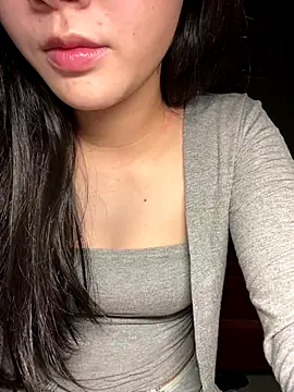 Snapshot of Lynn-122 chatting on December 4, 2025, 2:05 pm Lynn-122 online show from December 4, 2025, 2:05 pm