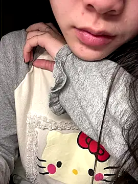 Snapshot of Lynn-122 chatting on November 21, 2025, 12:20 am Lynn-122 online show from November 21, 2025, 12:20 am