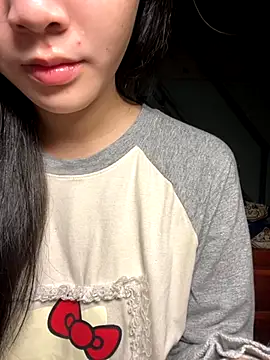 Snapshot of Lynn-122 chatting on December 2, 2025, 2:23 am Lynn-122 online show from December 2, 2025, 2:23 am