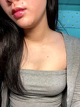 Snapshot of Lynn-122 chatting on December 1, 2025, 5:52 am Lynn-122 online show from December 1, 2025, 5:52 am