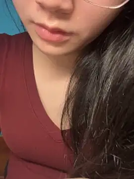 Snapshot of Lynn-122 chatting on November 18, 2025, 4:16 am Lynn-122 online show from November 18, 2025, 4:16 am