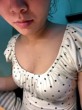 Snapshot of Lynn-122 chatting on November 8, 2025, 4:21 pm Lynn-122 online show from November 8, 2025, 4:21 pm