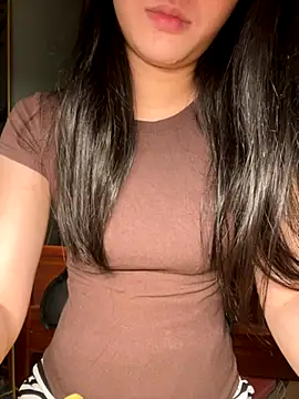 Snapshot of Lynn-122 chatting on November 19, 2025, 3:45 pm Lynn-122 online show from November 19, 2025, 3:45 pm