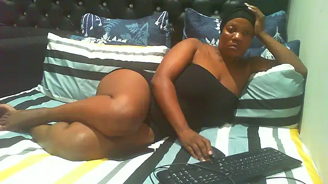 Snapshot of DustyLucy02 chatting on February 5, 2026, 11:17 am DustyLucy02 online show from February 5, 2026, 11:17 am