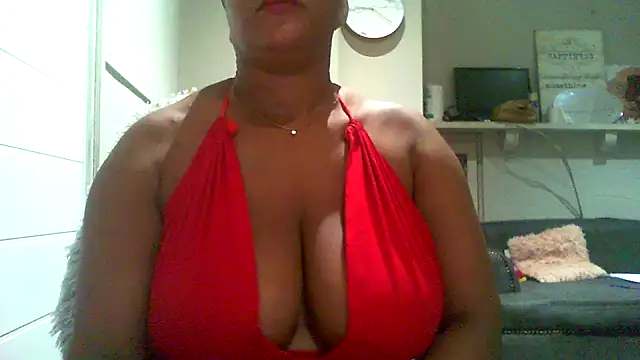 Snapshot of DustyLucy02 chatting on January 11, 2026, 5:20 pm DustyLucy02 online show from January 11, 2026, 5:20 pm