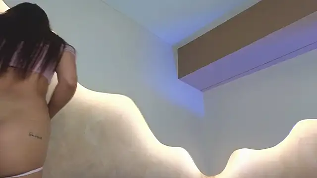 Snapshot of BellaRooux chatting on February 4, 2026, 12:33 pm BellaRooux online show from February 4, 2026, 12:33 pm