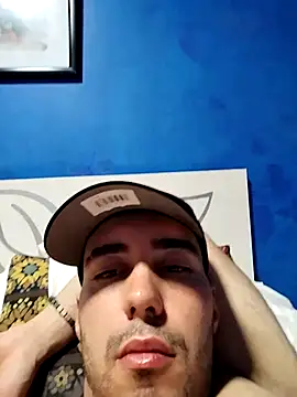 Snapshot of adrihgz chatting on November 7, 2025, 6:01 pm adrihgz online show from November 7, 2025, 6:01 pm