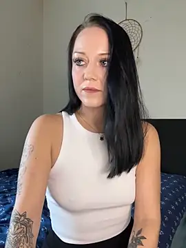 TattooLaraa online show from November 8, 2025, 1:03 pm