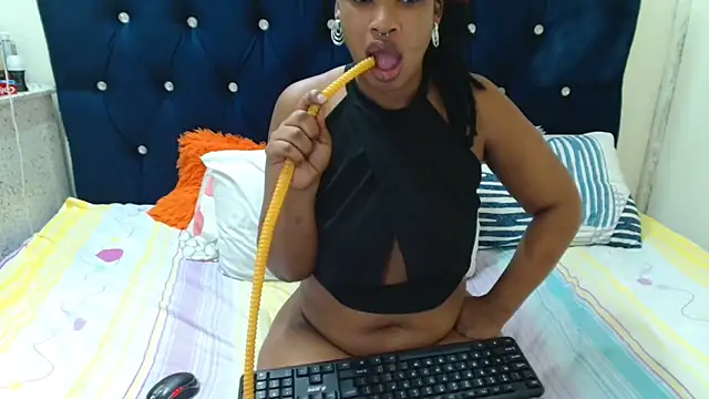 JuiceLips88 online show from November 14, 2025, 4:43 pm