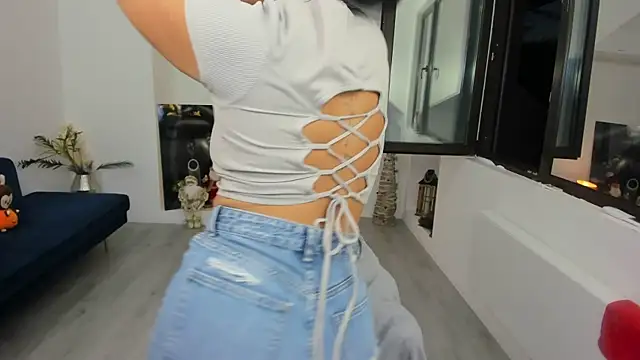 AnyaEvy online show from November 22, 2025, 4:44 am