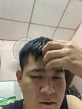 momne7799 online show from March 19, 2026, 2:06 pm