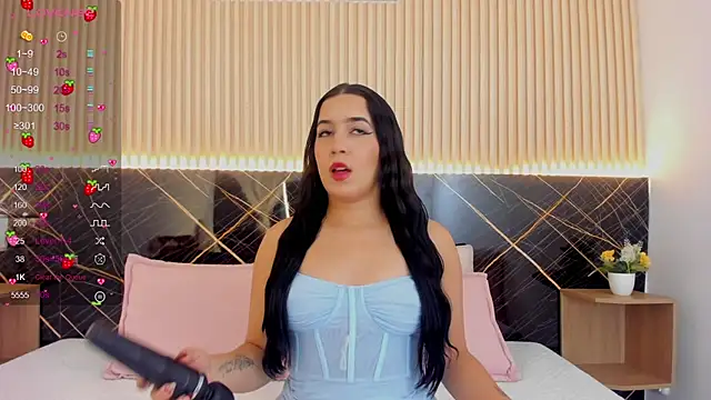 Snapshot of Amy_Leah chatting on December 19, 2025, 2:37 am Amy Leah online show from December 19, 2025, 2:37 am