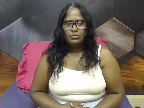 Snapshot of IndianDeluxe chatting on November 7, 2025, 9:30 pm IndianDeluxe online show from November 7, 2025, 9:30 pm