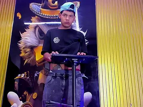 Tommy bigcock19 online show from November 17, 2025, 12:31 pm