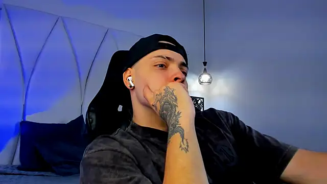 Snapshot of Maxwell_Dupont chatting on December 1, 2025, 7:37 pm Maxwell Dupont online show from December 1, 2025, 7:37 pm