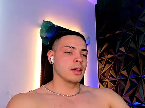 Snapshot of Maxwell_Dupont chatting on November 13, 2025, 8:35 pm Maxwell Dupont online show from November 13, 2025, 8:35 pm