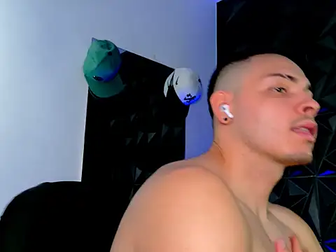 Snapshot of Maxwell_Dupont chatting on November 19, 2025, 8:31 pm Maxwell Dupont online show from November 19, 2025, 8:31 pm