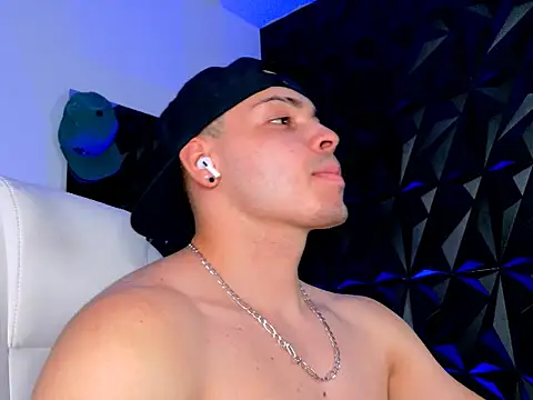 Snapshot of Maxwell_Dupont chatting on November 26, 2025, 6:19 pm Maxwell Dupont online show from November 26, 2025, 6:19 pm