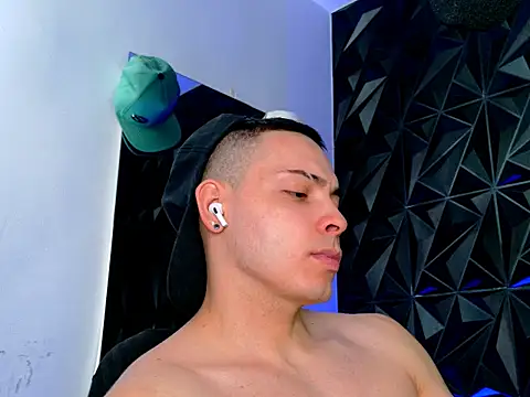 Snapshot of Maxwell_Dupont chatting on November 21, 2025, 7:57 pm Maxwell Dupont online show from November 21, 2025, 7:57 pm