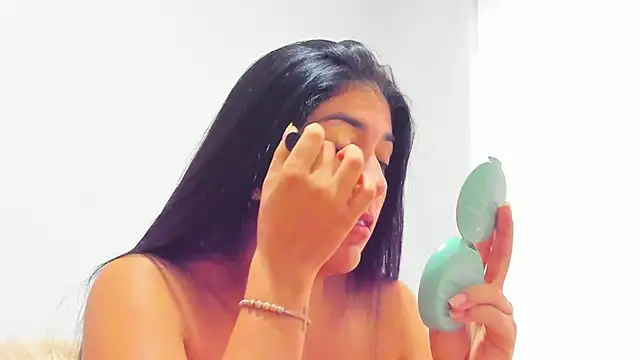 Snapshot of lunnarosse chatting on November 28, 2025, 12:49 pm lunnarosse online show from November 28, 2025, 12:49 pm