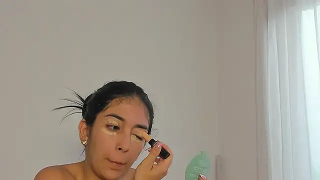 Snapshot of lunnarosse chatting on November 23, 2025, 1:10 pm lunnarosse online show from November 23, 2025, 1:10 pm