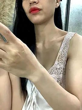 Snapshot of Tiny-122 chatting on December 5, 2025, 8:46 am Tiny-122 online show from December 5, 2025, 8:46 am