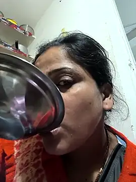 Hot suini online show from February 19, 2026, 11:23 pm