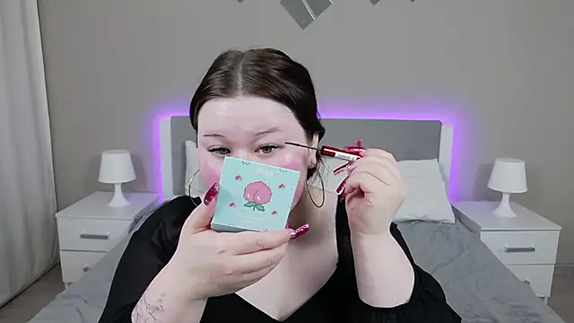 Snapshot of EvaNova_ chatting on November 13, 2025, 4:27 am EvaNova online show from November 13, 2025, 4:27 am