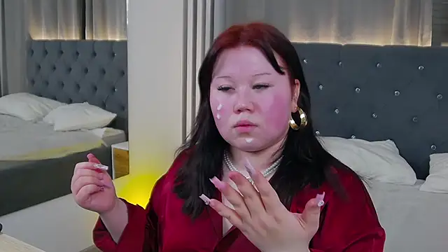 Snapshot of EvaNova_ chatting on December 18, 2025, 4:39 am EvaNova online show from December 18, 2025, 4:39 am