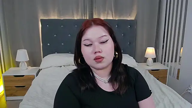 Snapshot of EvaNova_ chatting on December 20, 2025, 4:32 pm EvaNova online show from December 20, 2025, 4:32 pm