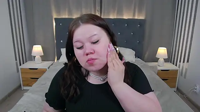 Snapshot of EvaNova_ chatting on December 14, 2025, 4:29 am EvaNova online show from December 14, 2025, 4:29 am