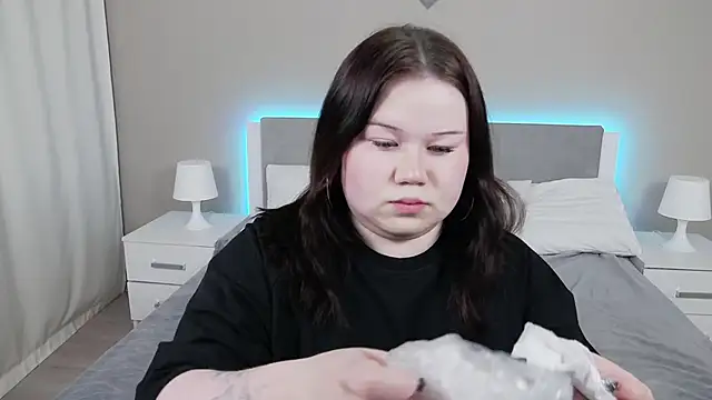 Snapshot of EvaNova_ chatting on November 17, 2025, 4:27 am EvaNova online show from November 17, 2025, 4:27 am