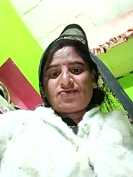Snapshot of Quin_love143 chatting on November 12, 2025, 10:35 pm Quin love143 online show from November 12, 2025, 10:35 pm