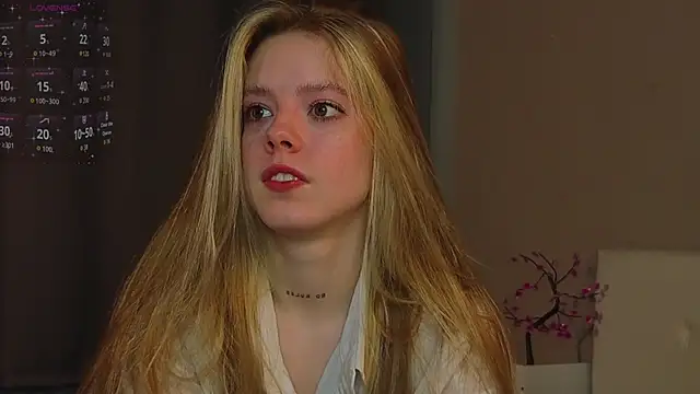 Snapshot of TiffinyMergist chatting on December 16, 2025, 8:46 pm TiffinyMergist online show from December 16, 2025, 8:46 pm