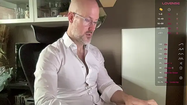 Snapshot of the_new_fit_rubinho chatting on December 4, 2025, 9:19 am the new fit rubinho online show from December 4, 2025, 9:19 am