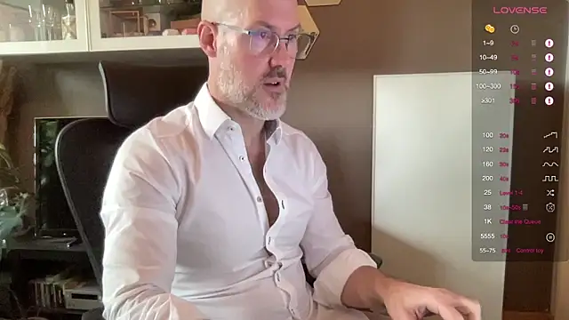 Snapshot of the_new_fit_rubinho chatting on December 18, 2025, 9:14 am the new fit rubinho online show from December 18, 2025, 9:14 am