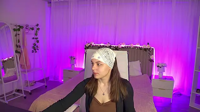 FrancescaCavaliere online show from May 5, 2026, 6:49 am
