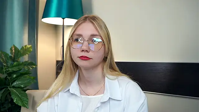 Snapshot of UnDesiga chatting on November 12, 2025, 7:34 am UnDesiga online show from November 12, 2025, 7:34 am