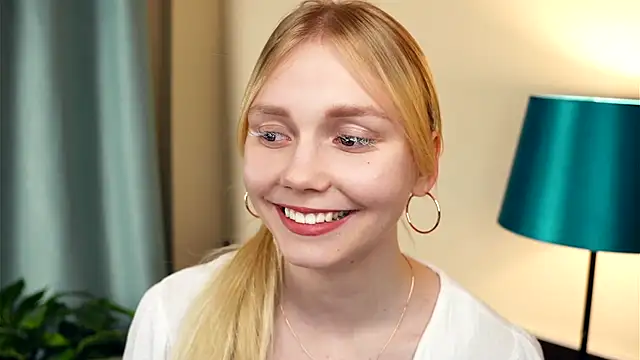 Snapshot of UnDesiga chatting on November 10, 2025, 4:56 pm UnDesiga online show from November 10, 2025, 4:56 pm