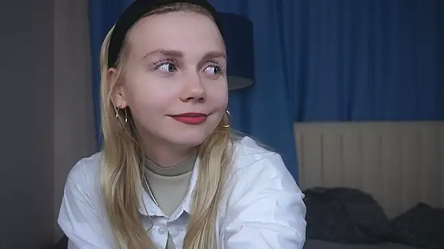 Snapshot of UnDesiga chatting on November 16, 2025, 5:39 pm UnDesiga online show from November 16, 2025, 5:39 pm