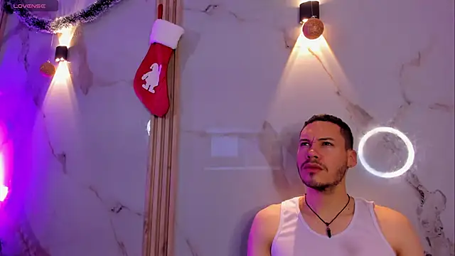 Snapshot of Aron_and_molly chatting on December 20, 2025, 12:08 pm Aron and molly online show from December 20, 2025, 12:08 pm