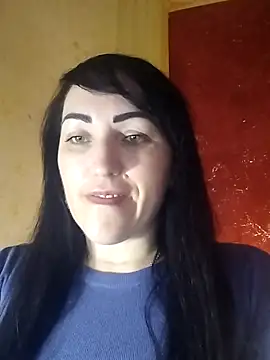 ArianaXFresh online show from December 3, 2025, 8:47 am