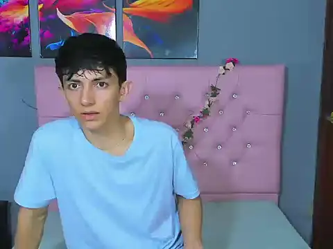 ElanGiraldo online show from December 3, 2025, 9:58 pm