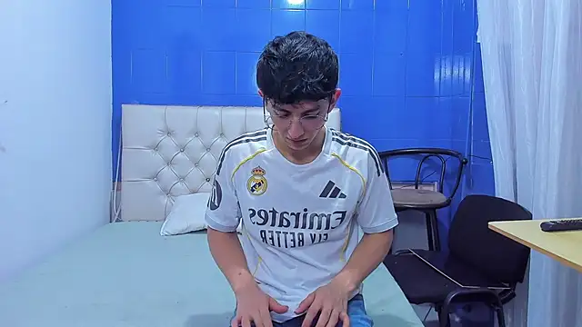 ElanGiraldo online show from June 20, 2026, 9:42 pm