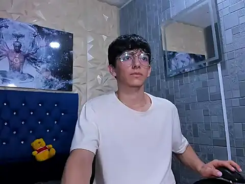 ElanGiraldo online show from March 31, 2026, 10:12 pm