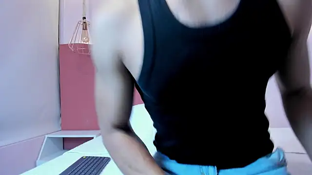 Snapshot of Naim__ chatting on November 15, 2025, 2:15 am Naim online show from November 15, 2025, 2:15 am