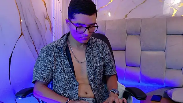 darkoalessan97 online show from November 11, 2025, 1:06 pm