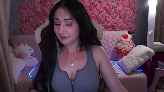 Snapshot of CarolinaaFoxyyy chatting on May 26, 2026, 6:28 pm CarolinaaFoxyyy online show from May 26, 2026, 6:28 pm