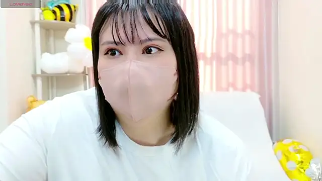 Snapshot of tomo-chan_ chatting on December 17, 2025, 3:44 am tomo-chan online show from December 17, 2025, 3:44 am